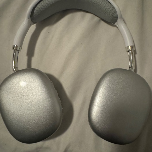 Silver Bluetooth Head Phones Siver - Picture 2 of 3